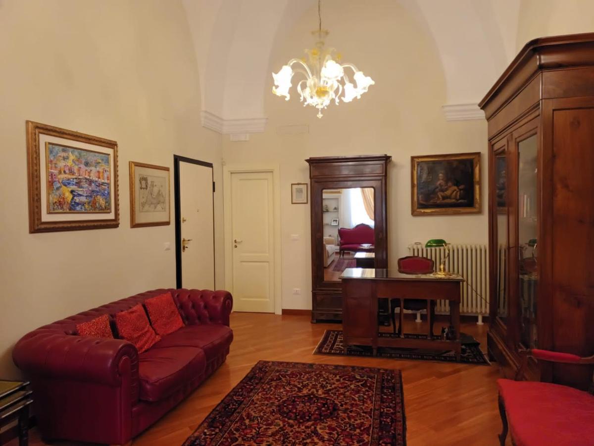 B&B Ai Due Santi Lecce Exteriör bild
