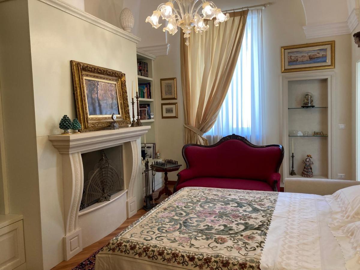 B&B Ai Due Santi Lecce Exteriör bild